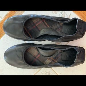 Born leather flats size 10